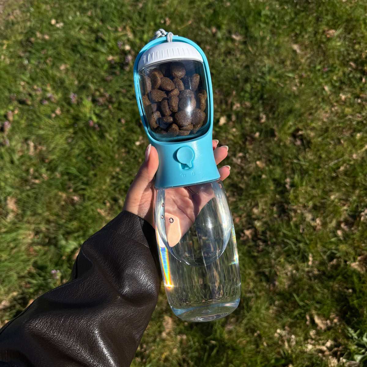 2-in-1 Portable Pet Water Bottle – FreshPlus™
