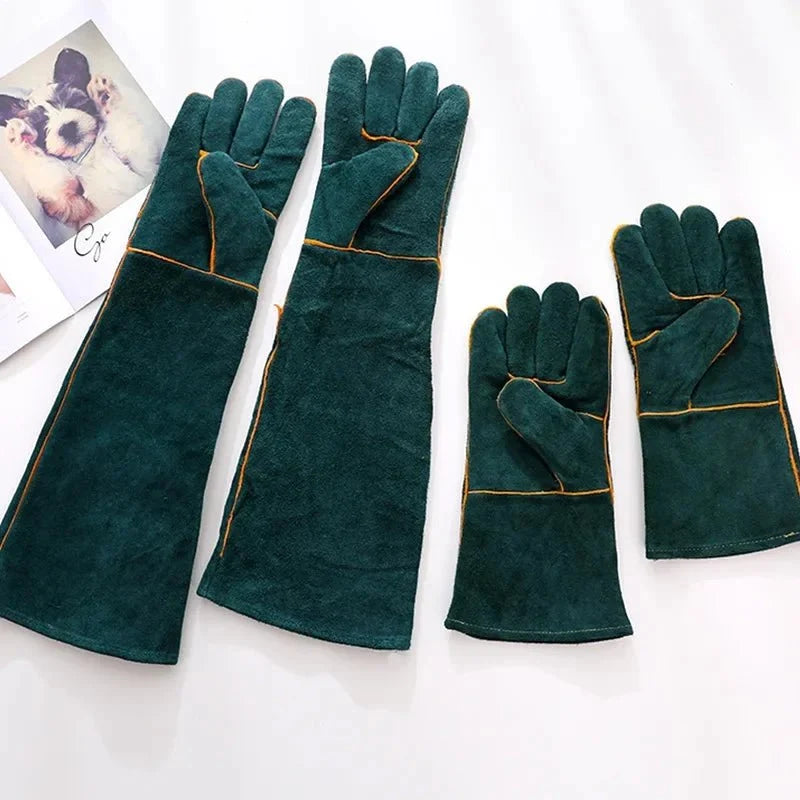 Bite-Resistant Pet Training & Grooming Gloves – BrainGlow™