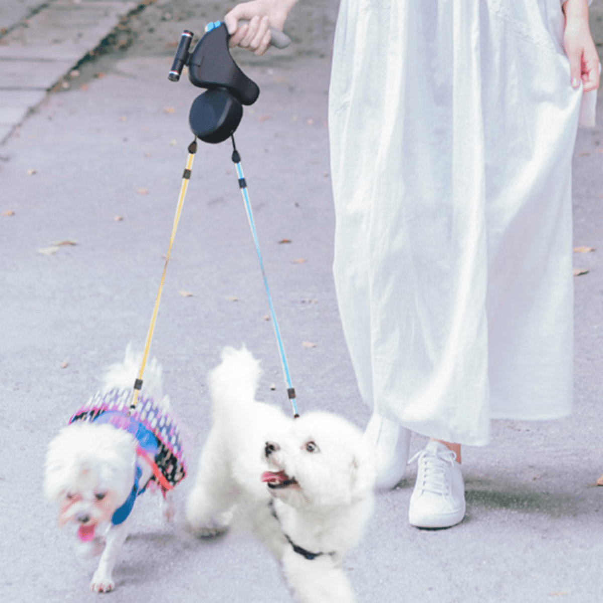 Dual Retractable Dog Leash with LED Light – TrailGlow™